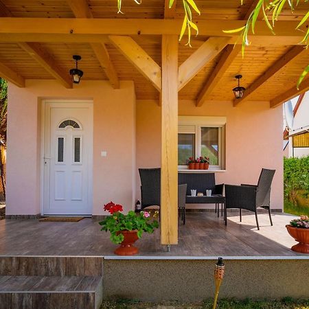 Pipacs Apartmanhaz Харканы Экстерьер фото