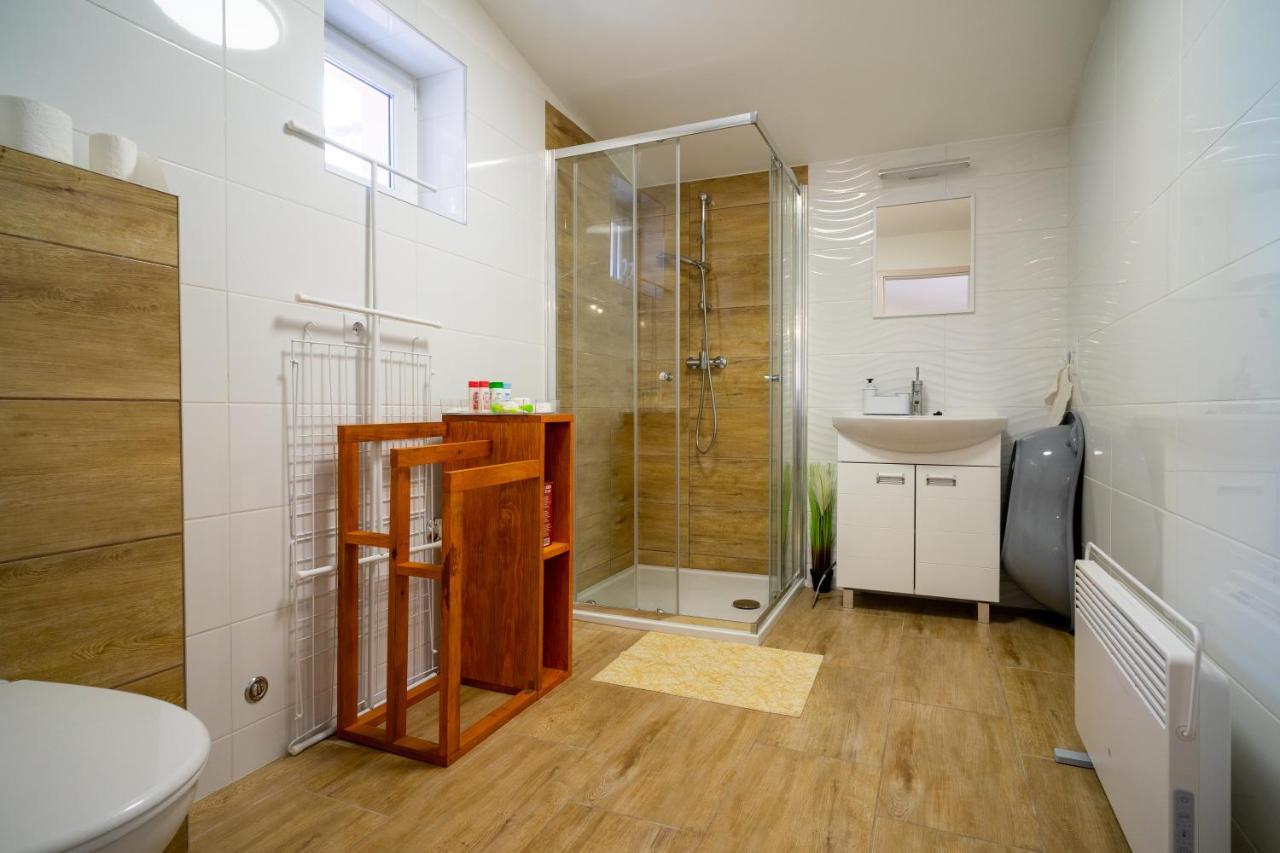Pipacs Apartmanhaz Харканы Экстерьер фото