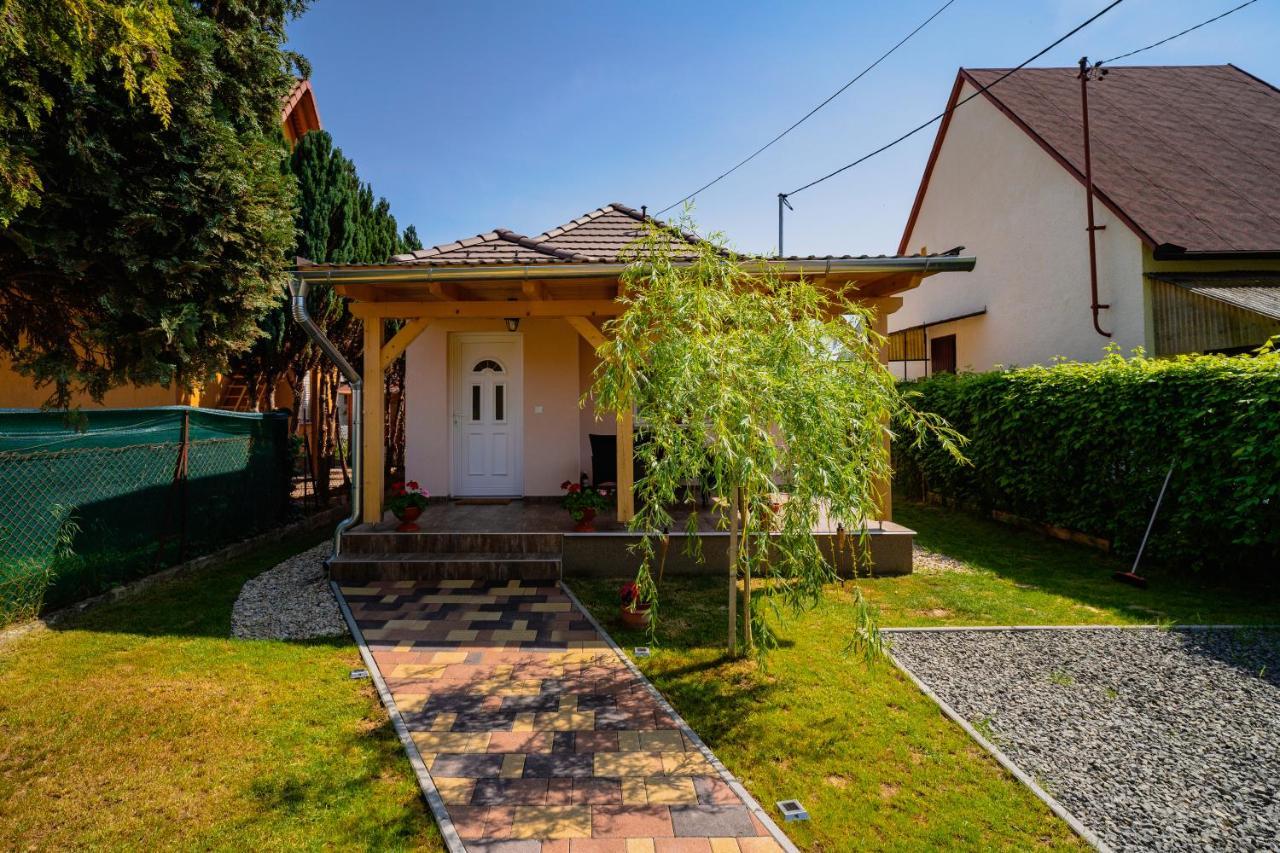 Pipacs Apartmanhaz Харканы Экстерьер фото