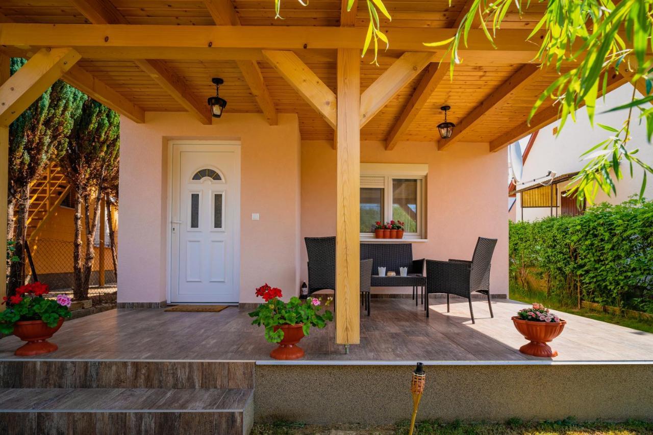 Pipacs Apartmanhaz Харканы Экстерьер фото