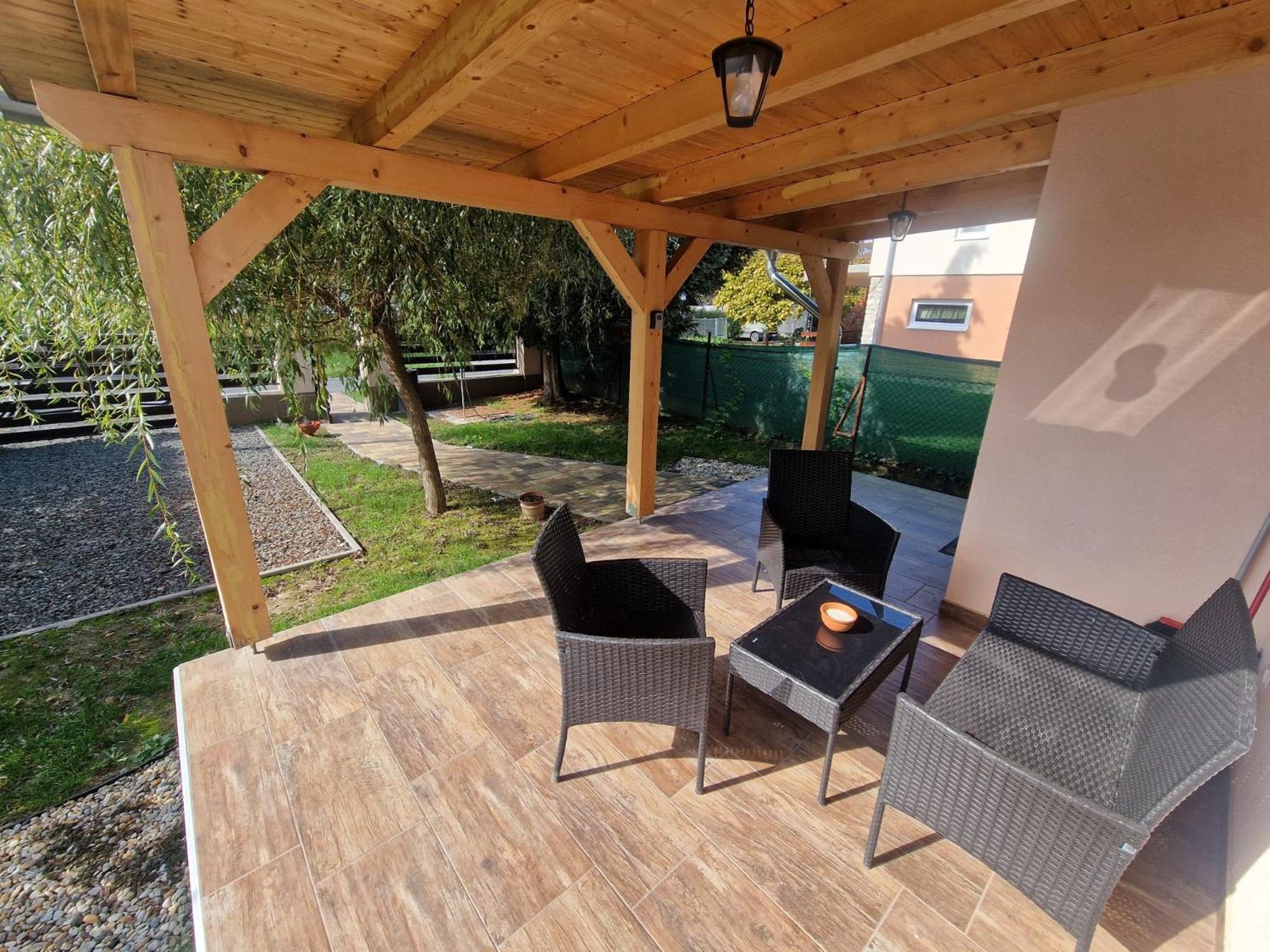 Pipacs Apartmanhaz Харканы Экстерьер фото